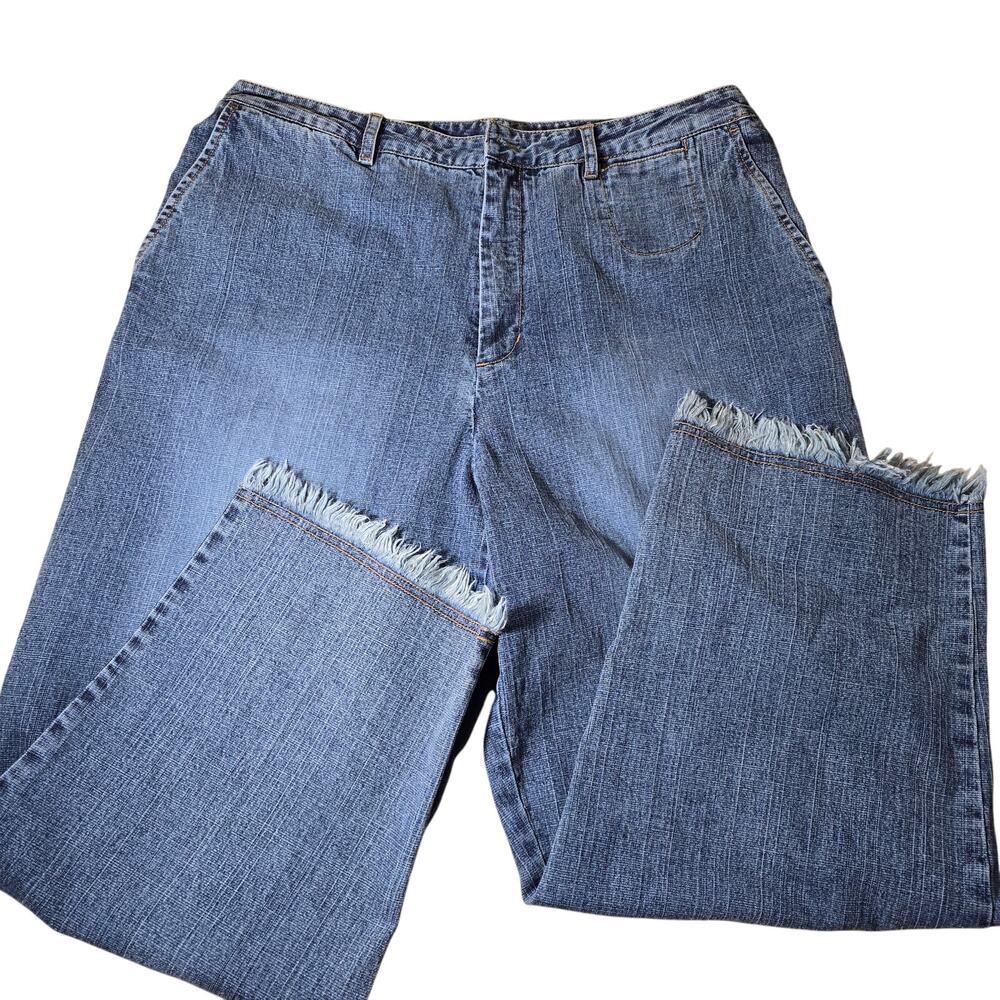Chicos Frayed Hem Wide Leg Cropped Jeans Elestic Comfort Sides Sz 2 US 12 or LG